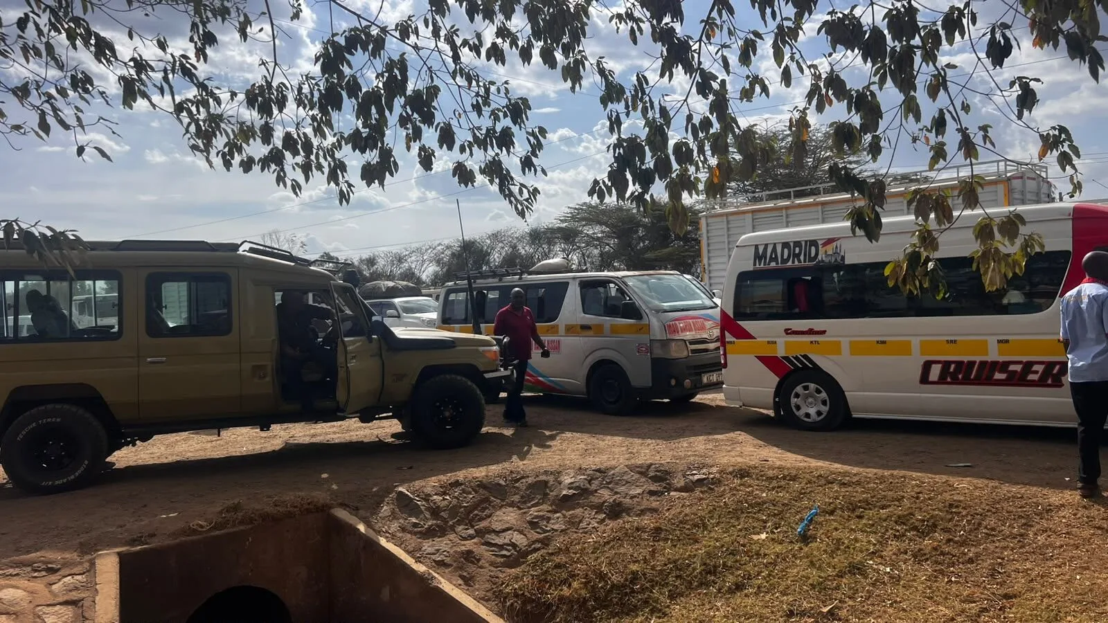 Tourists, Travelers Stranded as Herdsmen Block Narok–Suswa Highway Over Alleged Cattle Theft