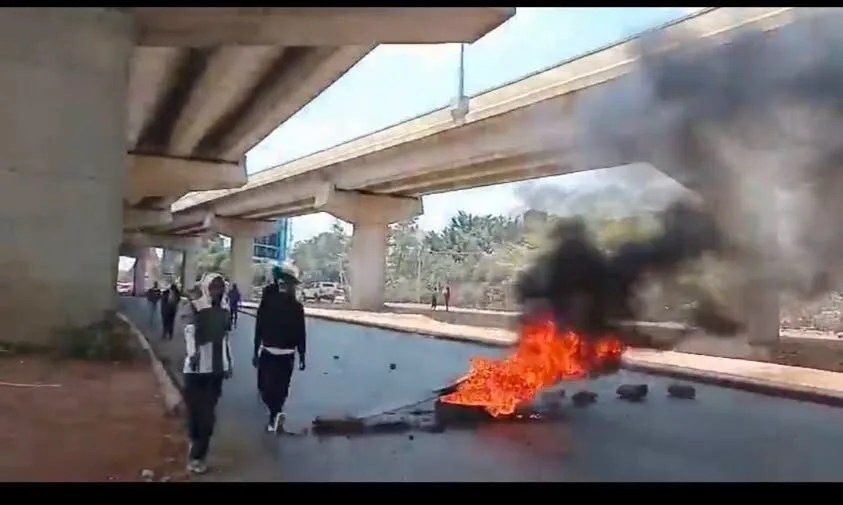Police Disperse UoN Students Protesting Lecturers’ Strike Along Waiyaki Way