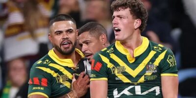 Australia hold off New Zealand in dramatic World Cup opener