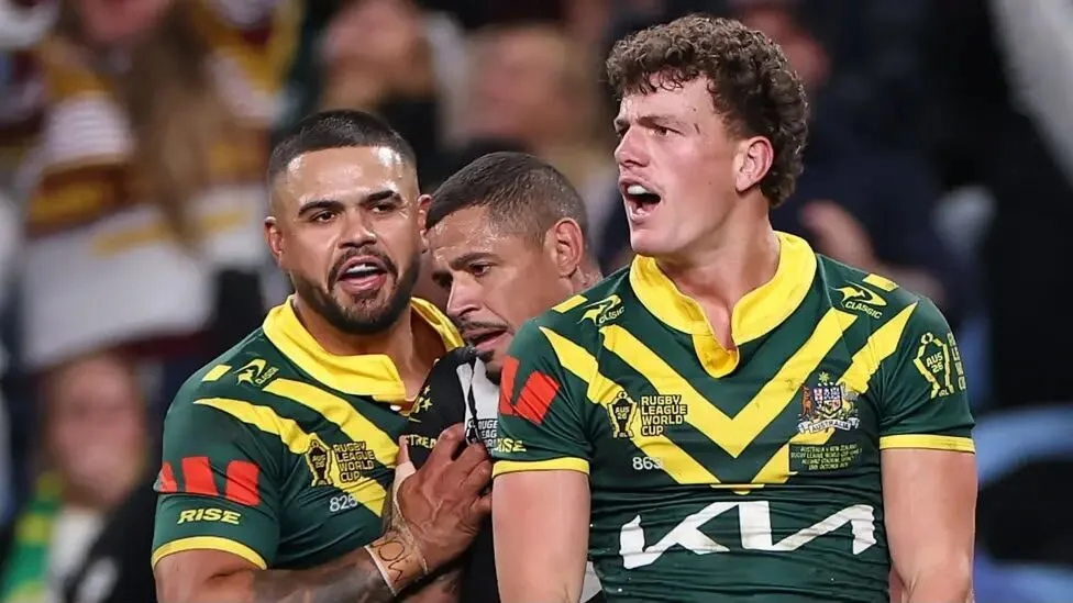 Australia hold off New Zealand in dramatic World Cup opener