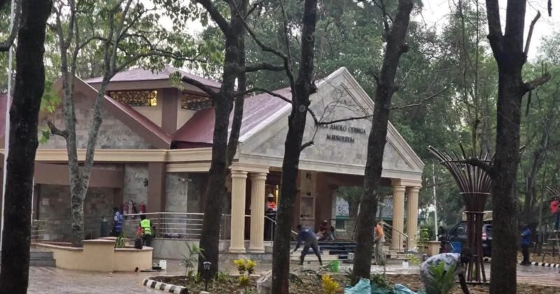 Orengo arrives at Kang’o ka Jaramogi ahead of Raila mausoleum handover