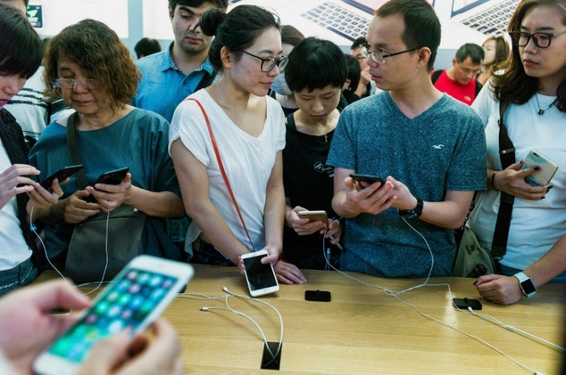 Apple, Samsung struggle in face of Chinese competition