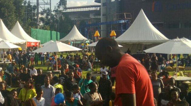 Record 120,000 shoppers visited Two Rivers mall Sunday