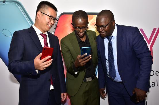 Huawei Kenya partners with Lipa Later to provide financing for Y7 Prime device
