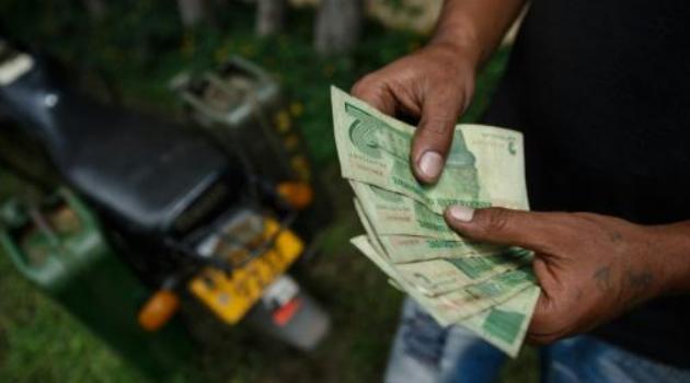 Zimbabwe to legislate use of U.S. dollar for next five years