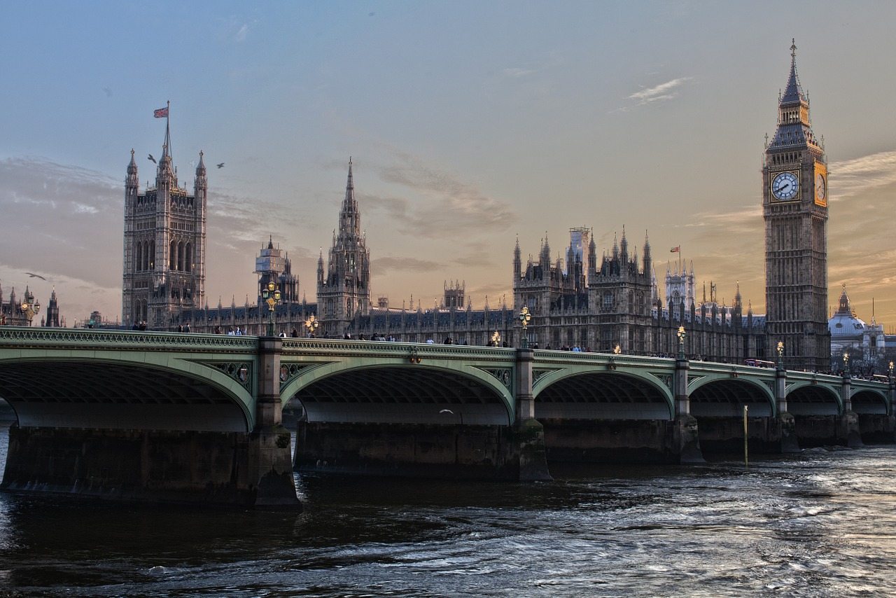 Finances a ‘dark cloud’ over election campaign, says IFS
