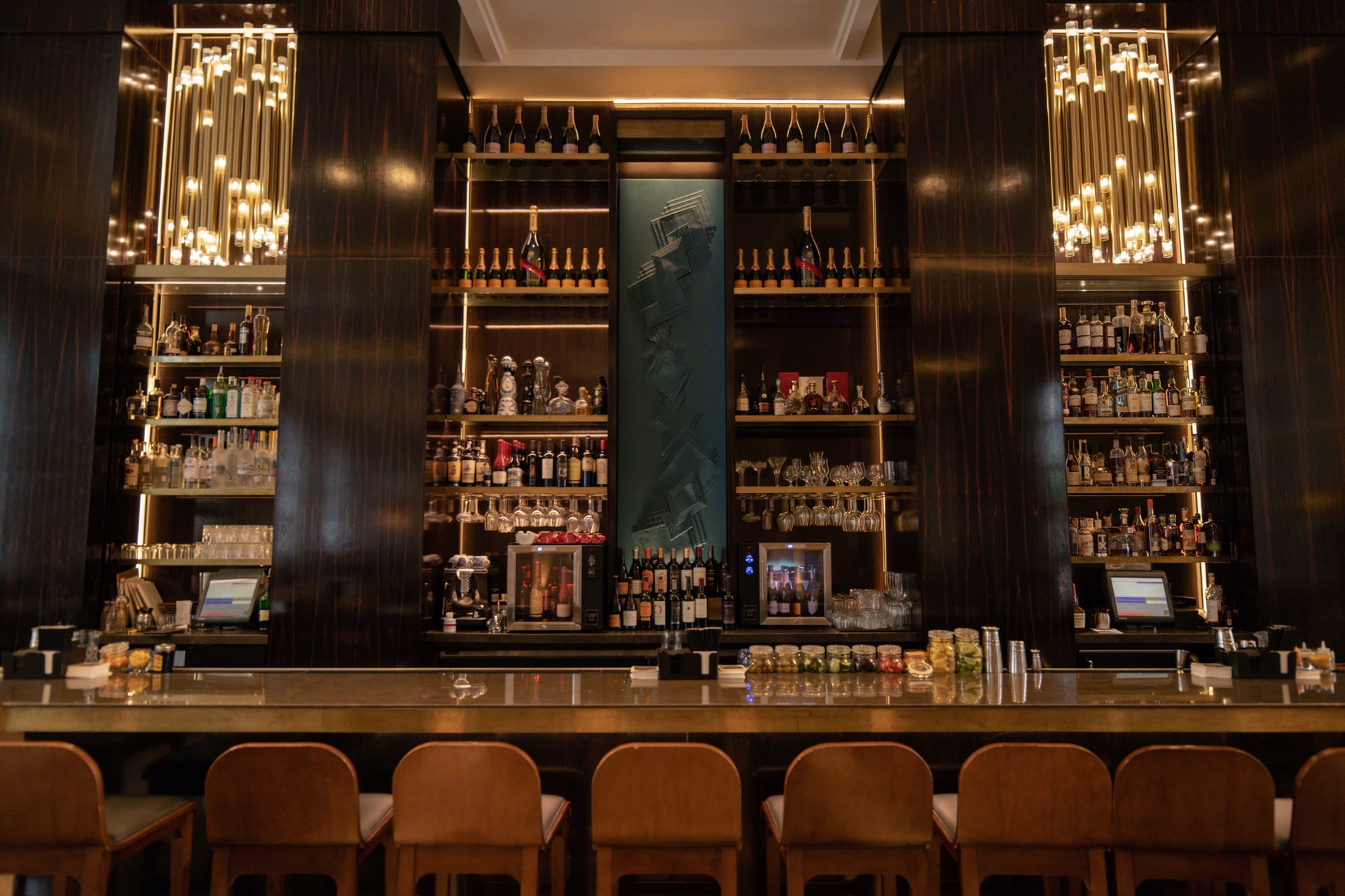 Bars and Restaurants Plead with President Kenyatta to lift curfew