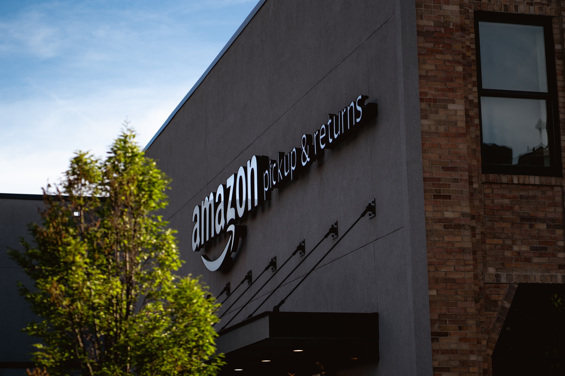 Amazon Says Nearly 20,000 of its Workers Got COVID-19