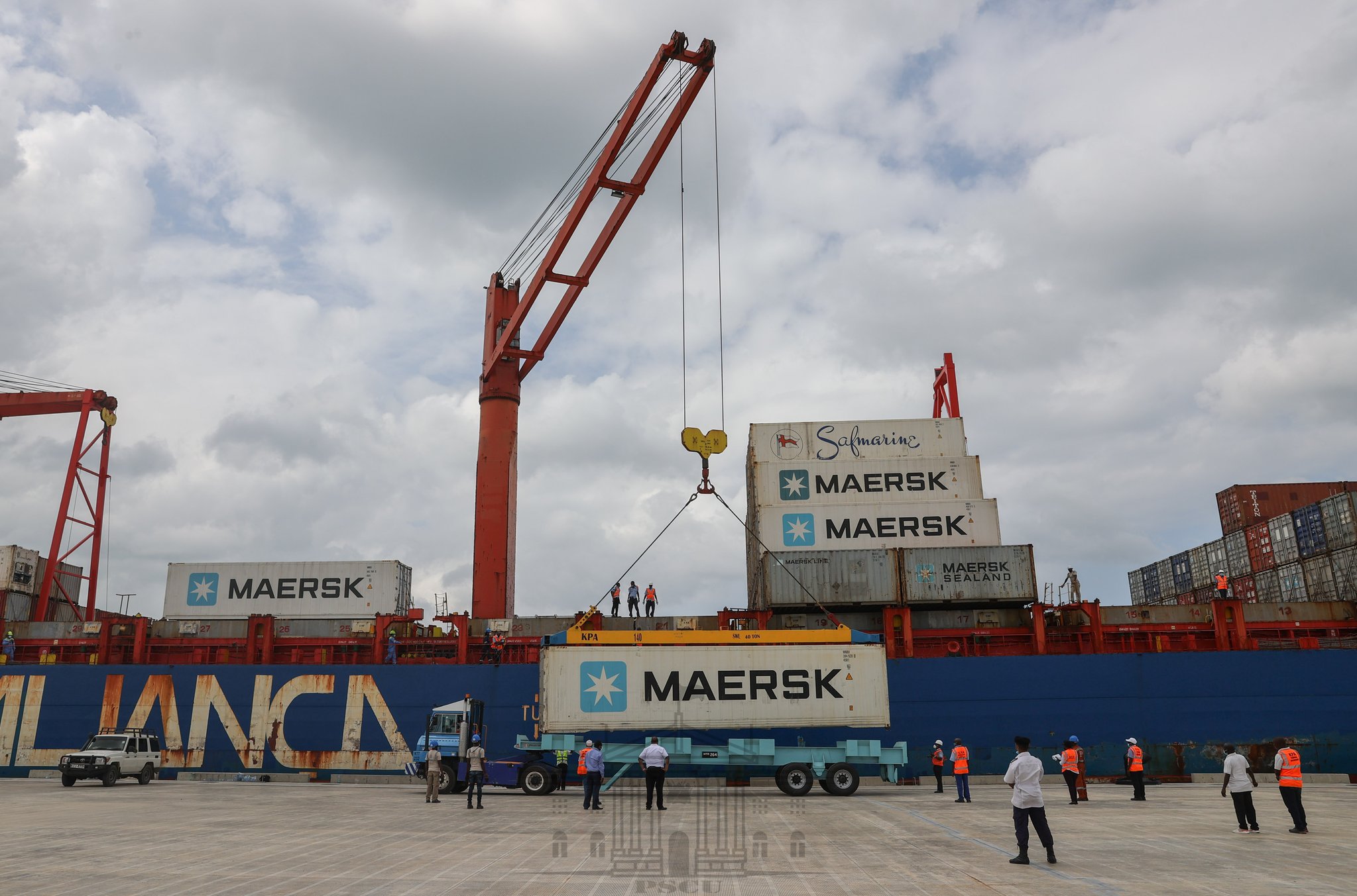 President Kenyatta inaugurates first berth of new 32-berth Lamu Port