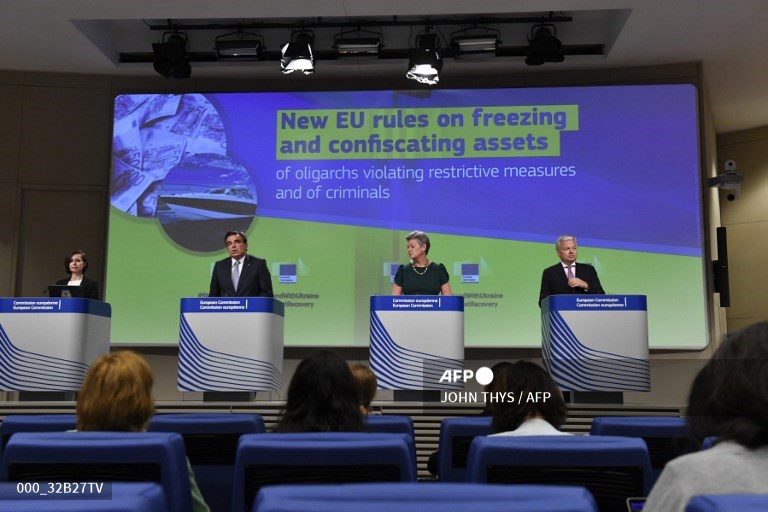 EU lays out new hurdles for Russian visa applicants