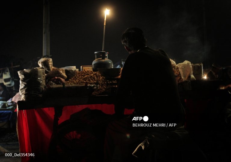 Power returns to cities in Pakistan day after massive outage