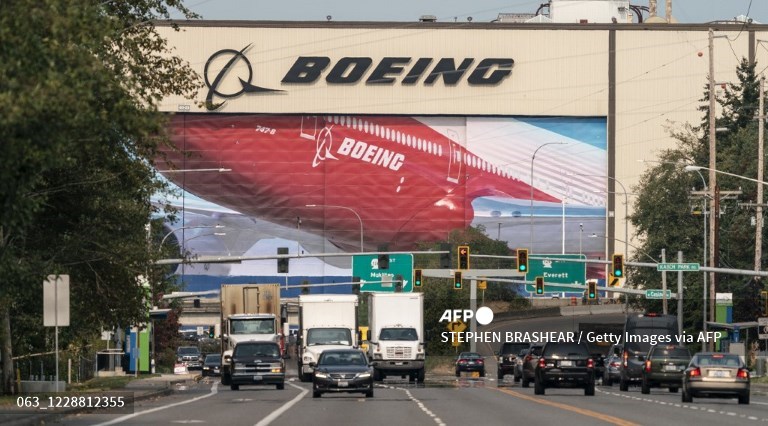 US manufactured goods orders edge down in February: govt