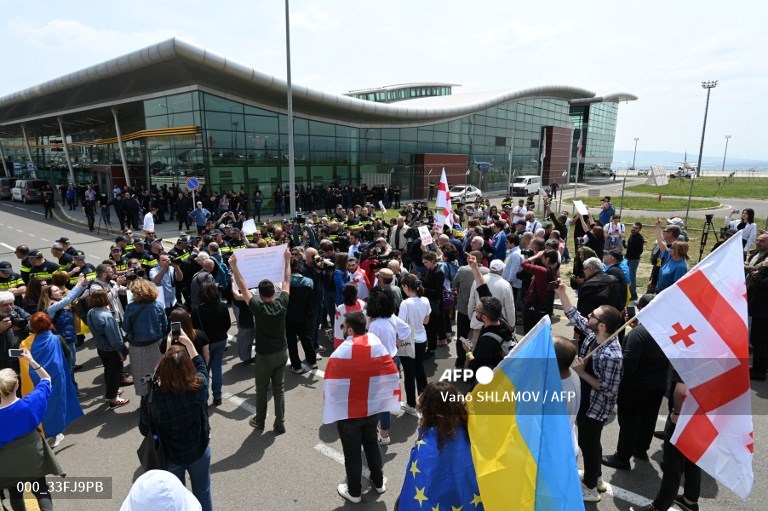 Protests greet first Russian plane to land in Georgia in years