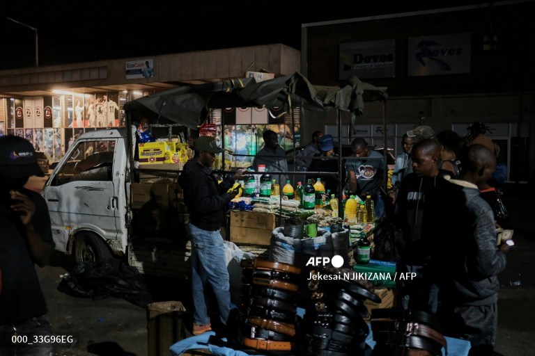 Night-time shopping booms as Zimbabwe inflation soars
