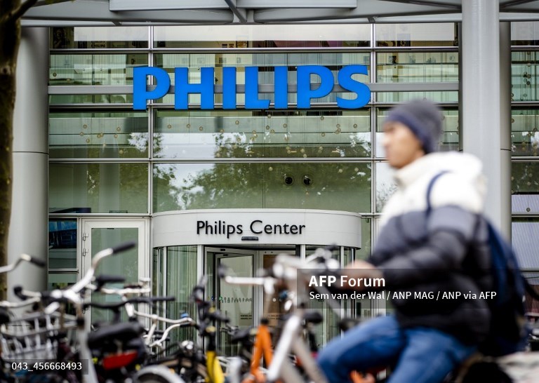 Philips sales jump, bounces back from respirator recall