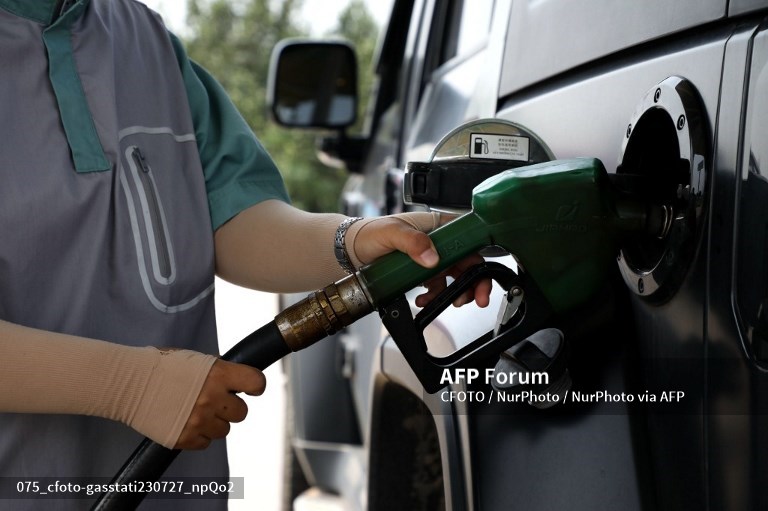 Oil, gas majors post sliding profits on weaker prices