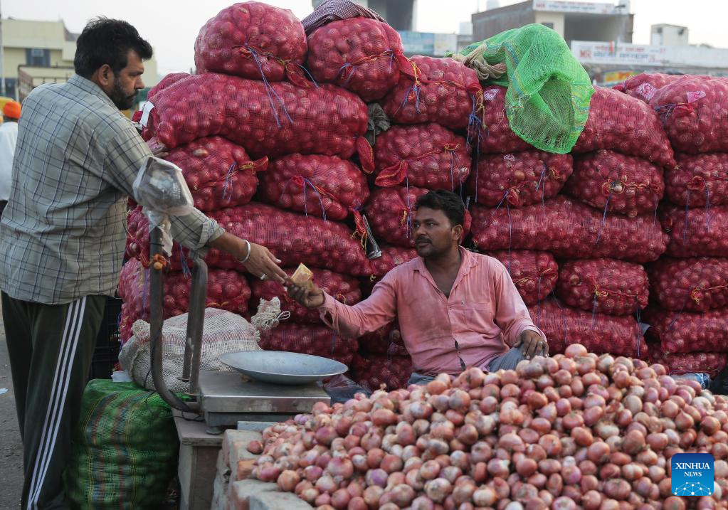 India’s wholesale inflation contracts 0.52 pct in August
