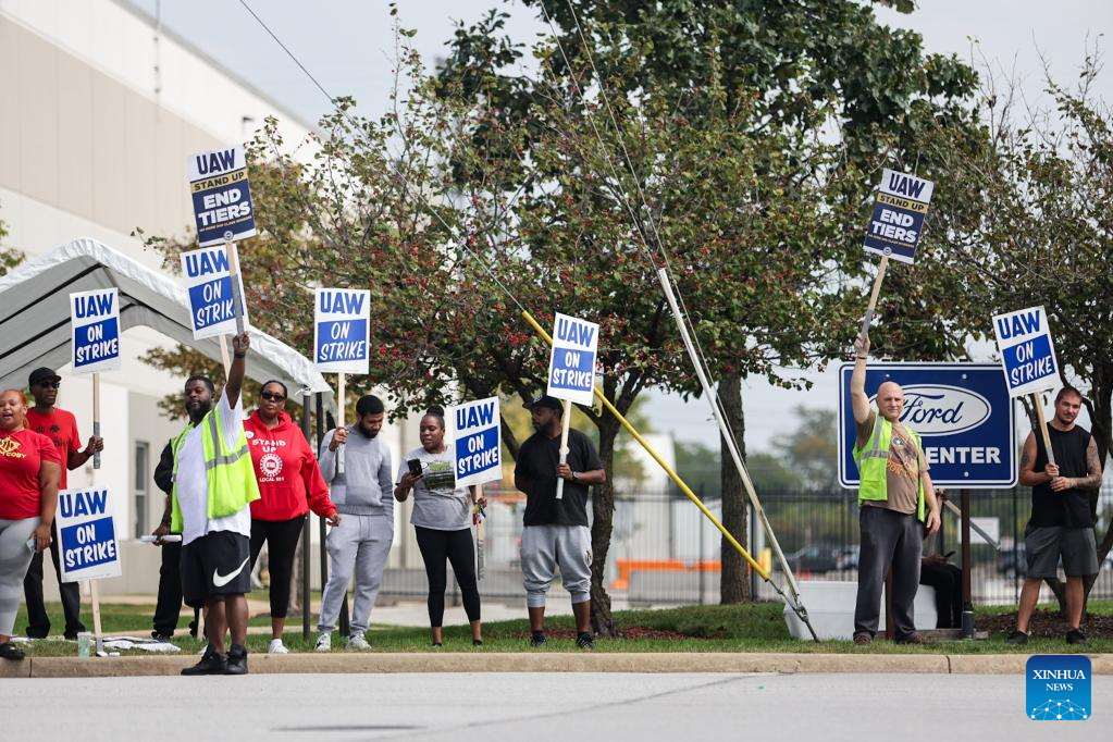 UAW adds GM, Ford SUV plants to strike