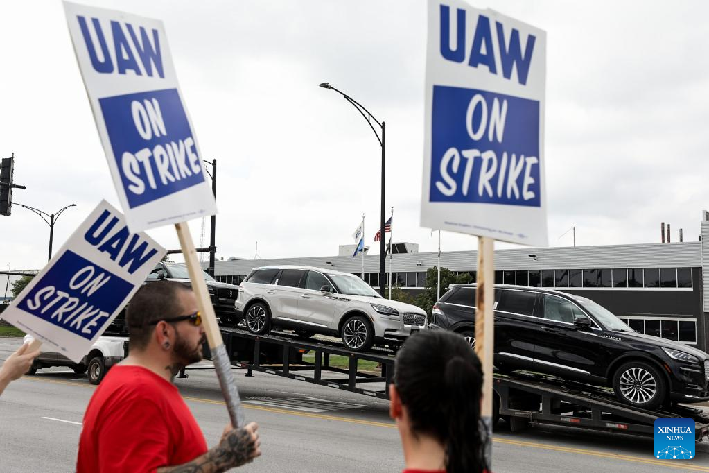UAW, Mack Trucks reach tentative agreement