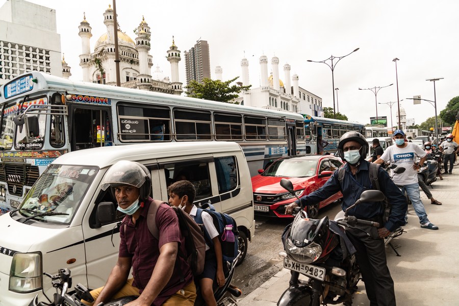 Over 275,000 Sri Lankans leave for foreign jobs during Junuary-November