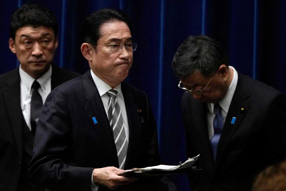 Kishida to overhaul scandal-hit cabinet