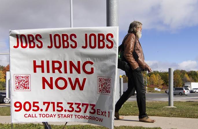Canada’s job vacancies level off in October