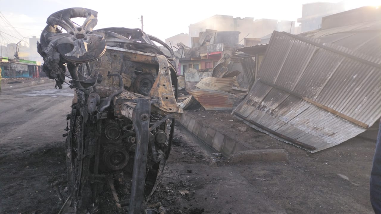 Fire from gas explosion in Nairobi kills 2, injures around 300