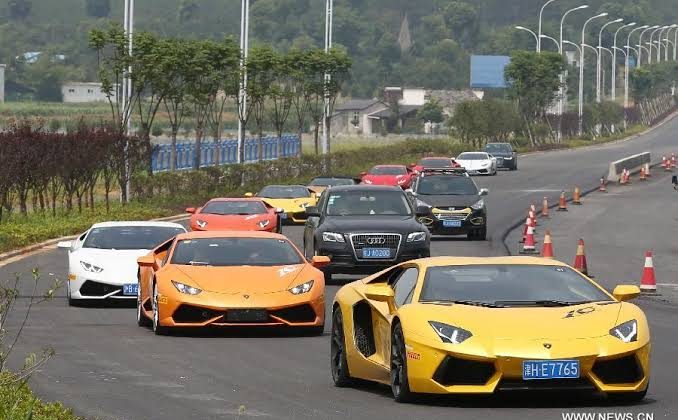 Lamborghini swerves away from all-electric future