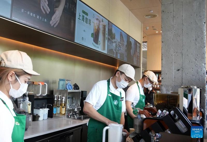 Starbucks bets on robots to brew a turnaround in customers