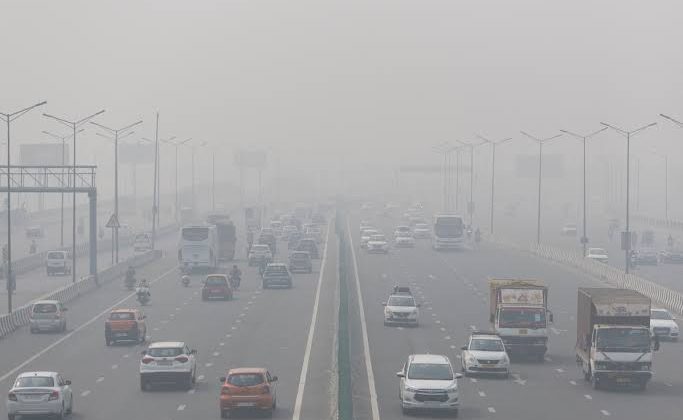 Hundreds of flights cancelled amid thick smog in India