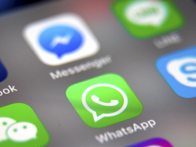 Russia moves to block WhatsApp in messaging app crackdown