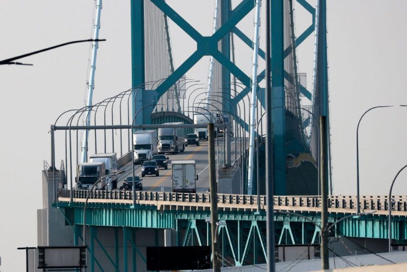 Trump threatens to block opening of US-Canada bridge