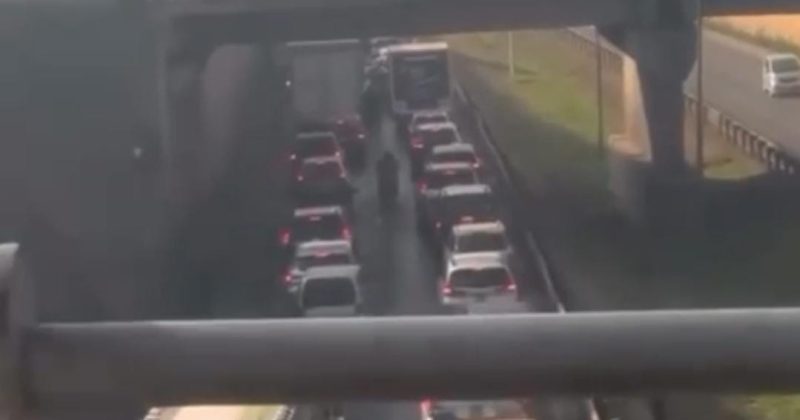 Huge traffic snarls on major roads as motorists protest