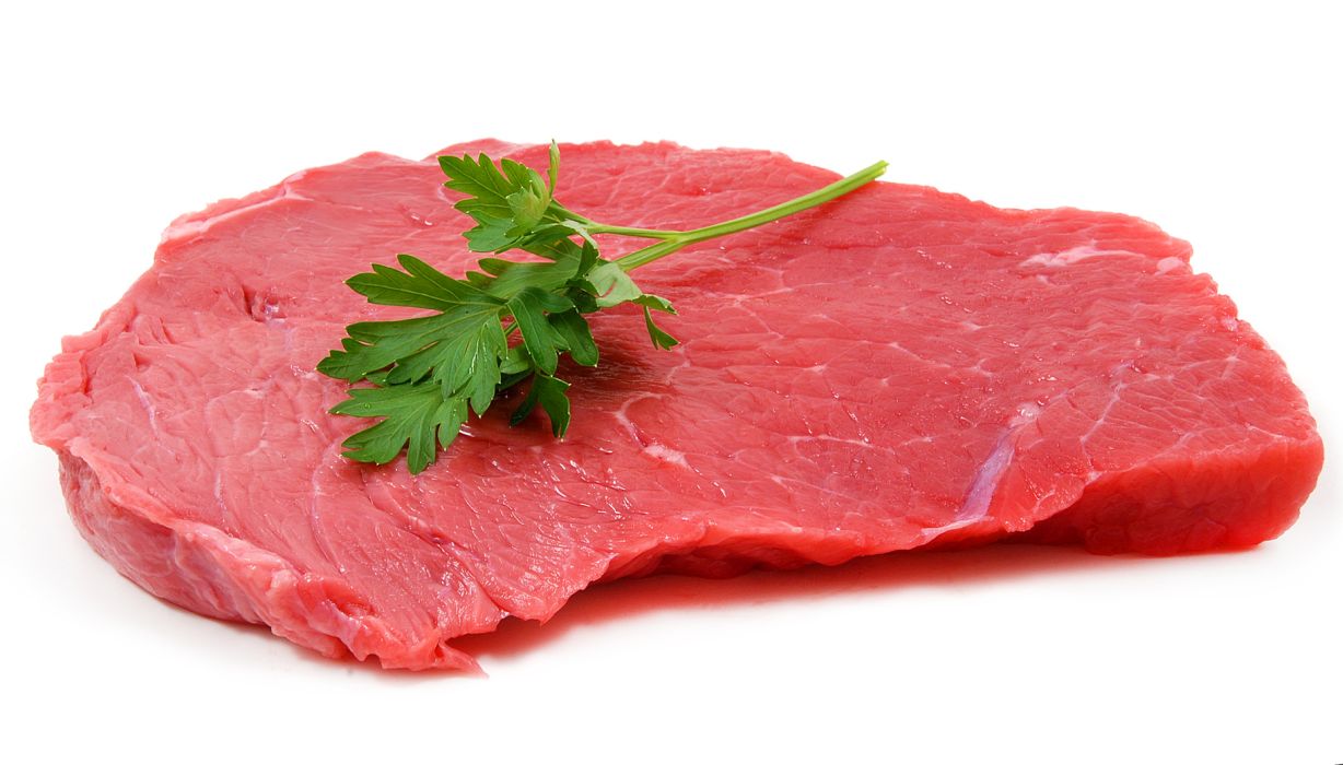 Carne cruda con prezzemolo