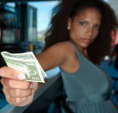 blog-black-woman-holding-money
