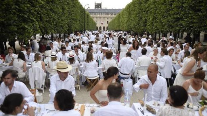 dinner in white paris