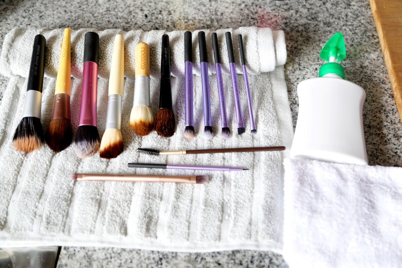 Tippy Tuesday - Cleaning makeup brushes