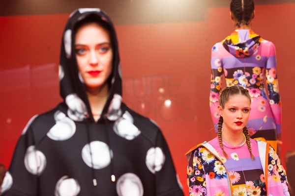 P&G FF 2015 Giles Deacon Catwalk Show