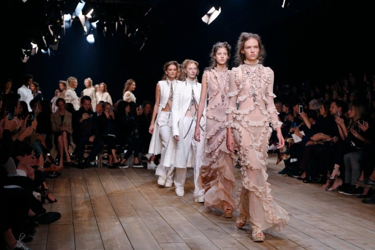 afp-fashion-world-descends-on-london-for-mcqueen-homecoming