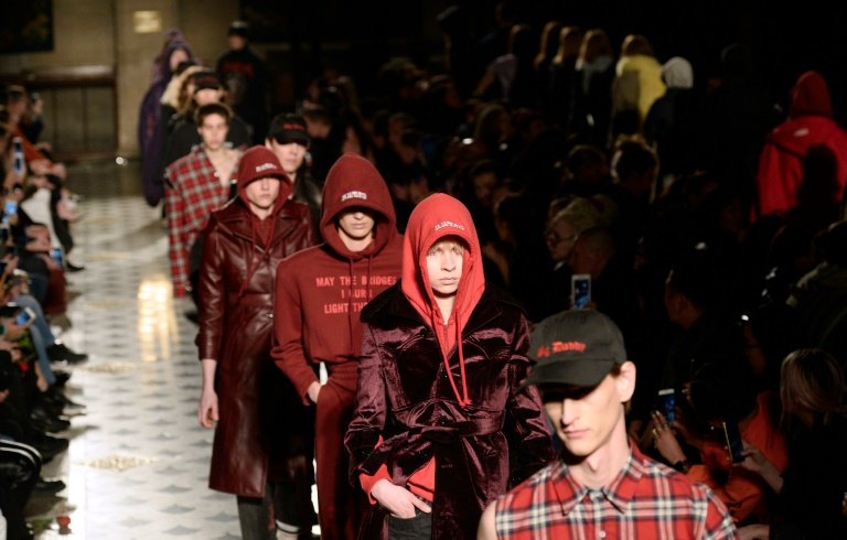 afp-paris-fashion-rediscovers-its-rebel-heart