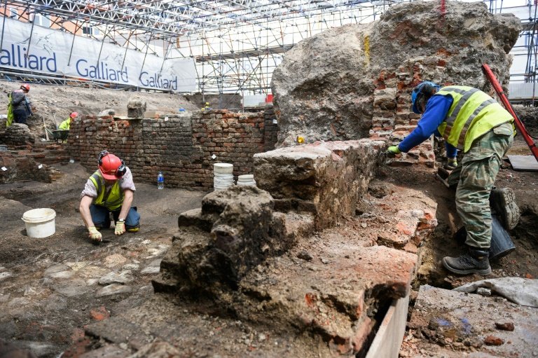afp-secrets-of-early-shakespeare-theatre-dug-up-in-london