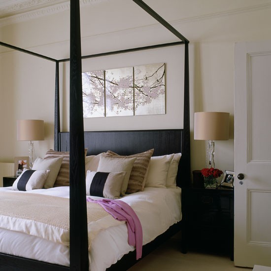 Bedroom-four-poster