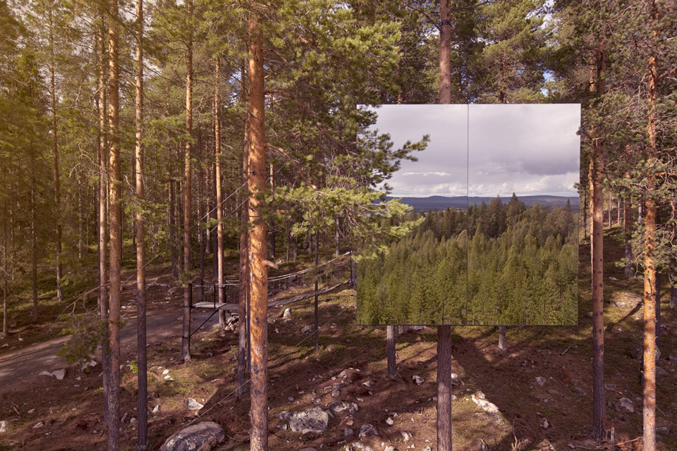 travel 364_mirror_cube_exterior_1a