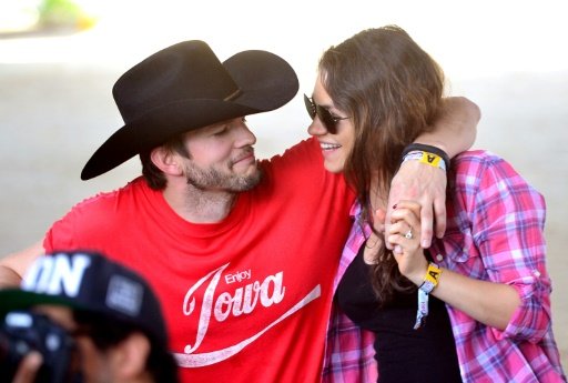 mila-kunis-and-ashton
