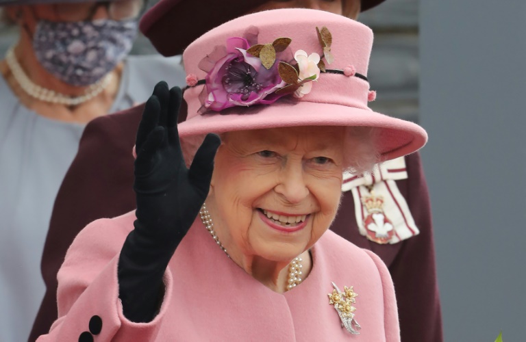 Queen Elizabeth Returns to Work After Covid Scare￼