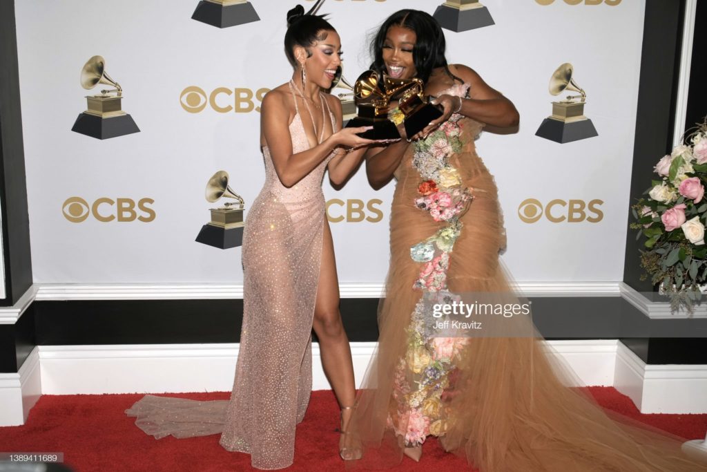 This image has an empty alt attribute; its file name is doja-cat-SZA-grammys-2022-1024x683.jpeg