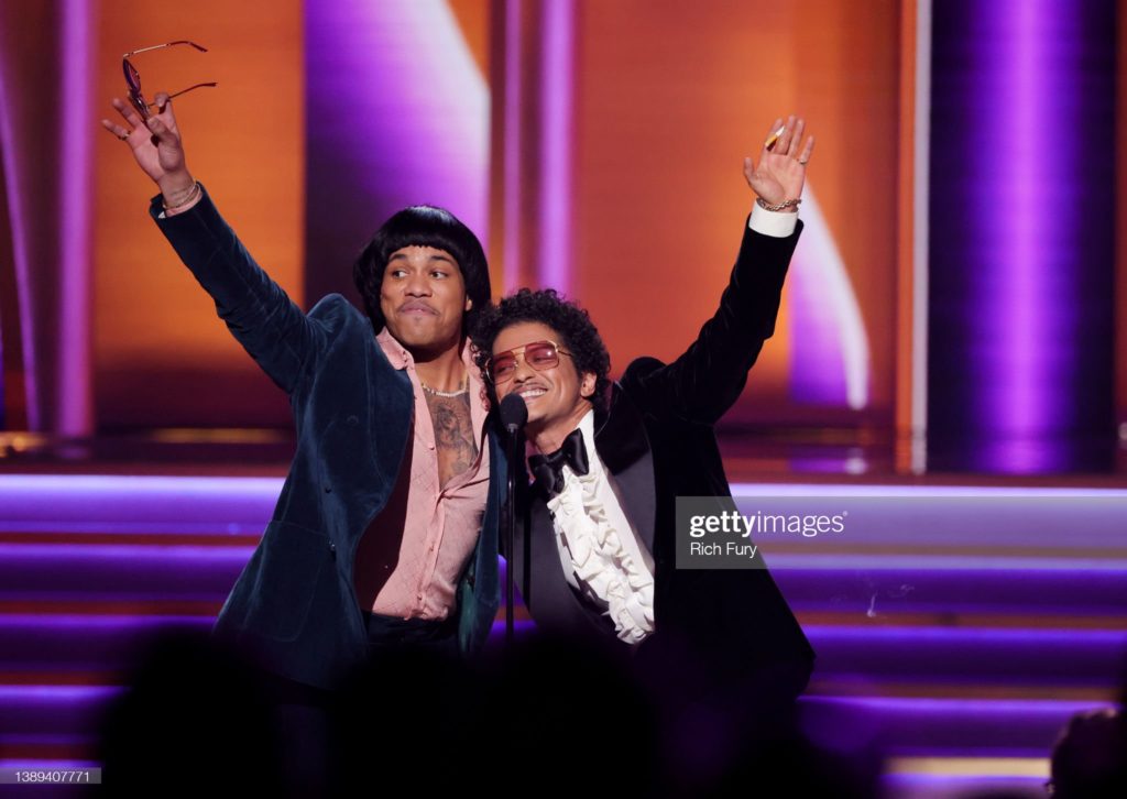 This image has an empty alt attribute; its file name is silk-sonic-grammys-2022-1024x726.jpeg