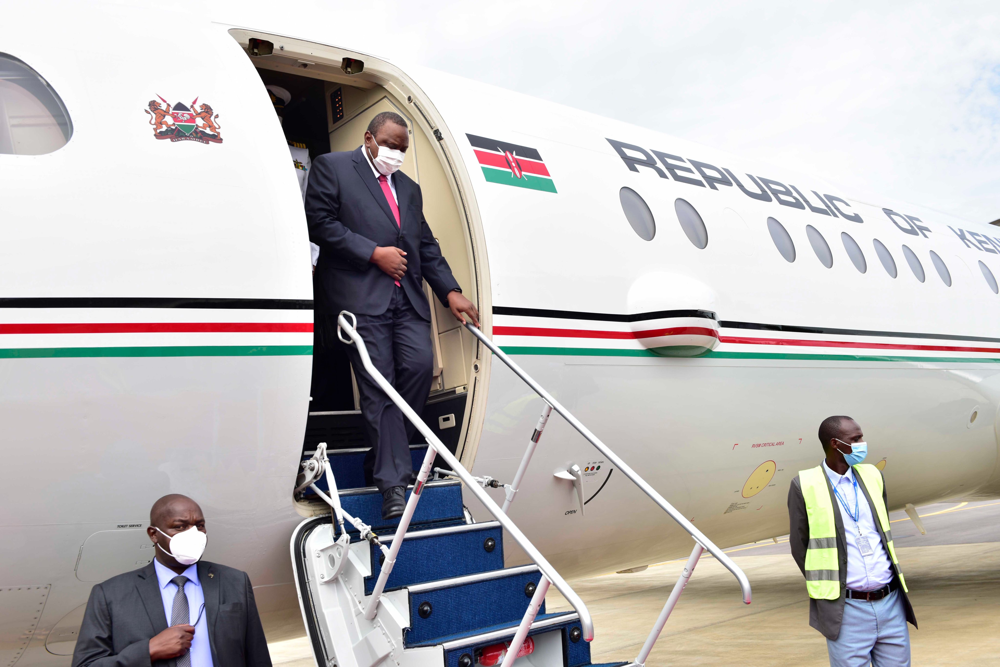 President Kenyatta in Uganda for Museveni’s inauguration