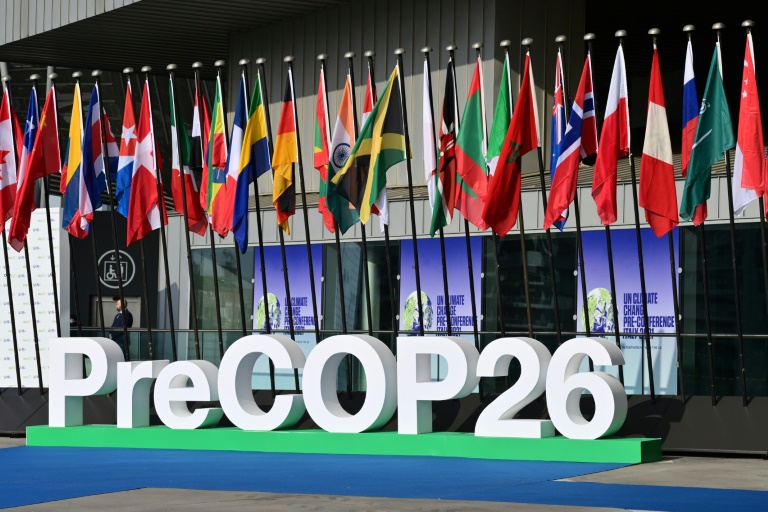 Keep up climate pressure, UN chief tells youth