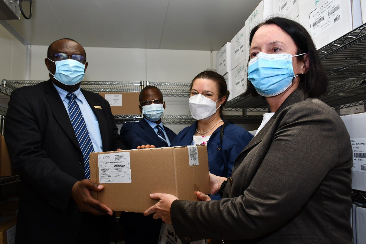 Health Ministry surpasses vaccination target for teachers